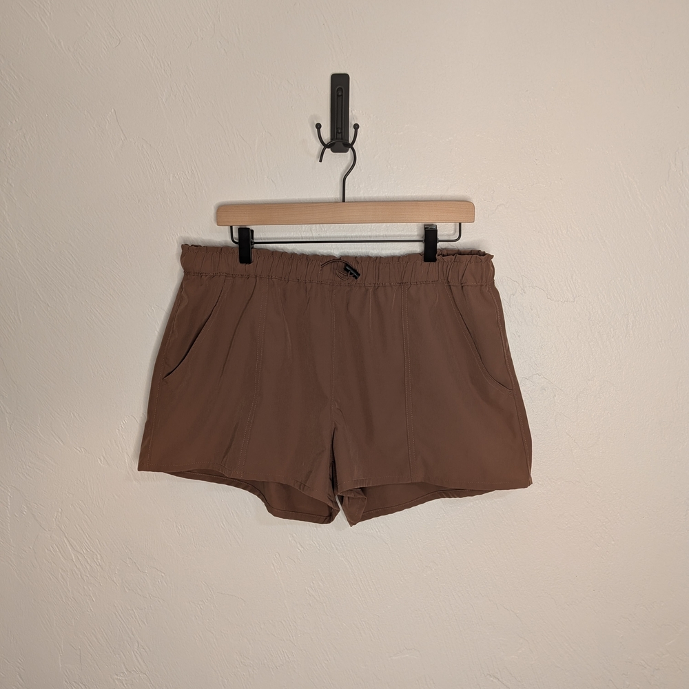 No Boundaries Women's Tan Athletic Shorts